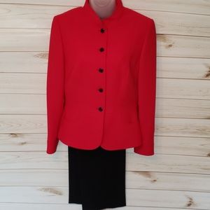 Tahari 2 pc pant suit